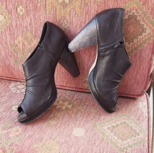 Colleen Cordero‎ booties